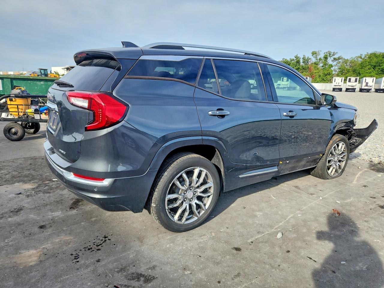 2022 GMC Terrain Denali - zdjęcie 3