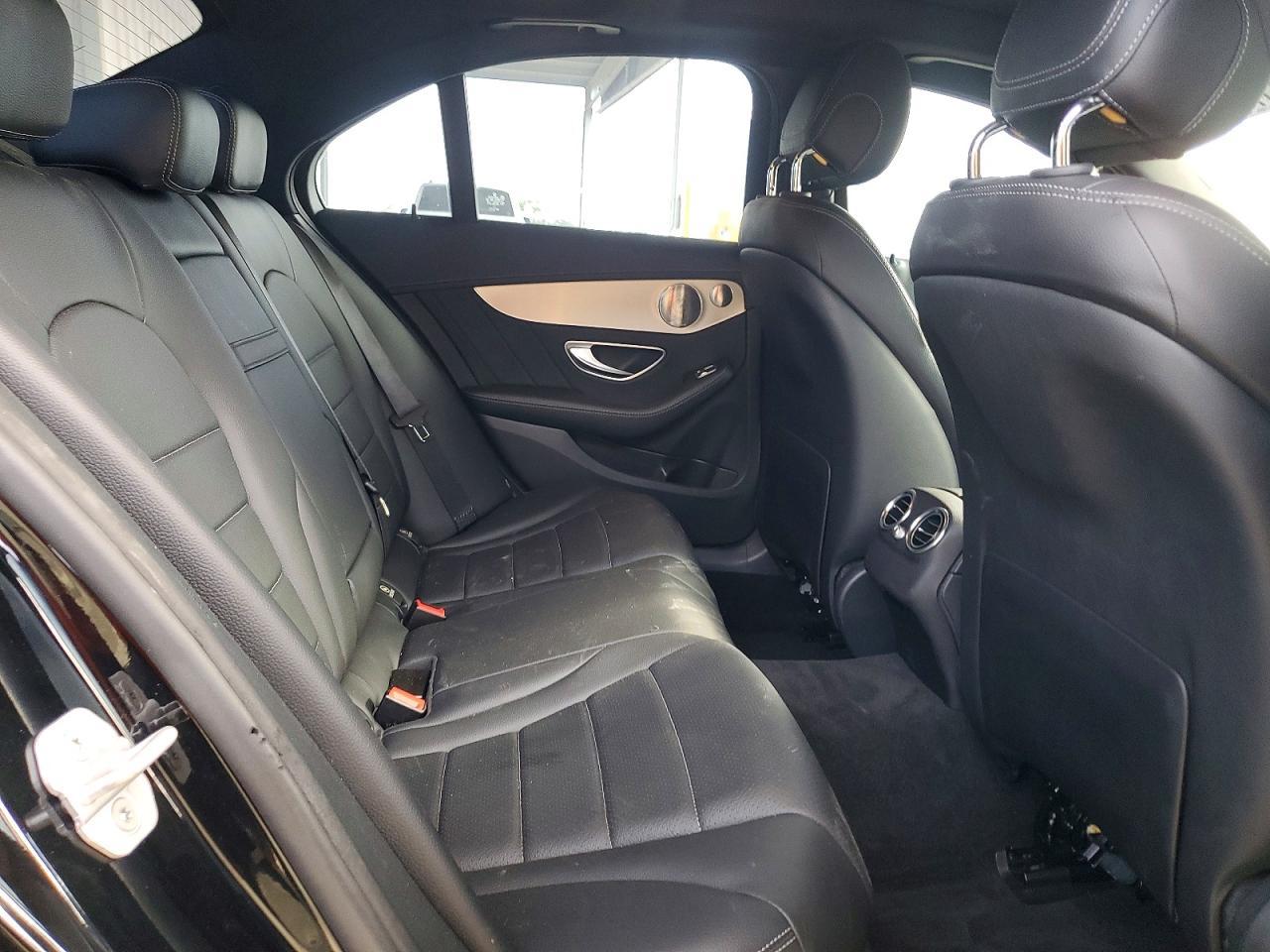 2016 Mercedes-Benz C 300 - zdjęcie 10