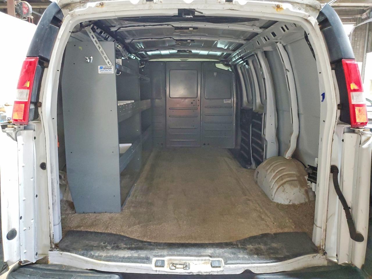 2017 Chevrolet Express G2500 - zdjęcie 10