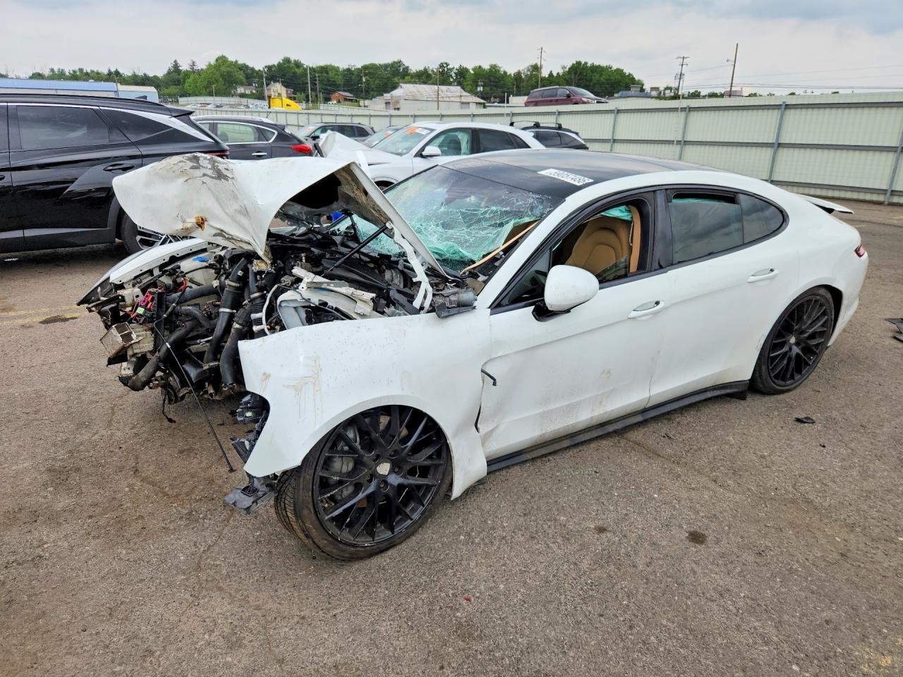 2018 Porsche Panamera 4S - zdjęcie główne