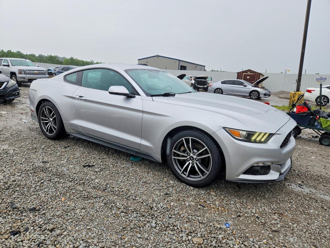 2015 Ford Mustang - zdjęcie 4