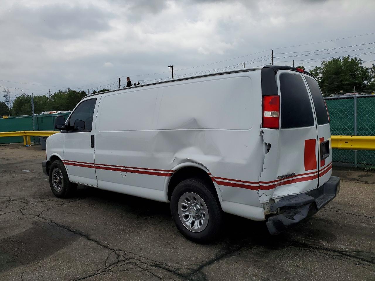 2014 Chevrolet Express G1500 - zdjęcie 2