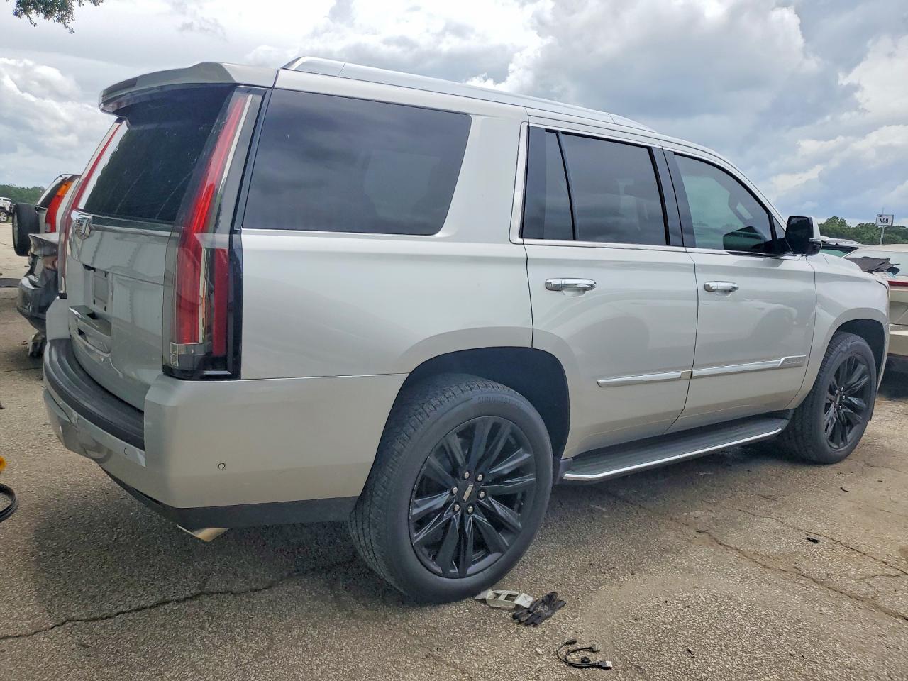 2018 Cadillac Escalade Luxury - zdjęcie 3