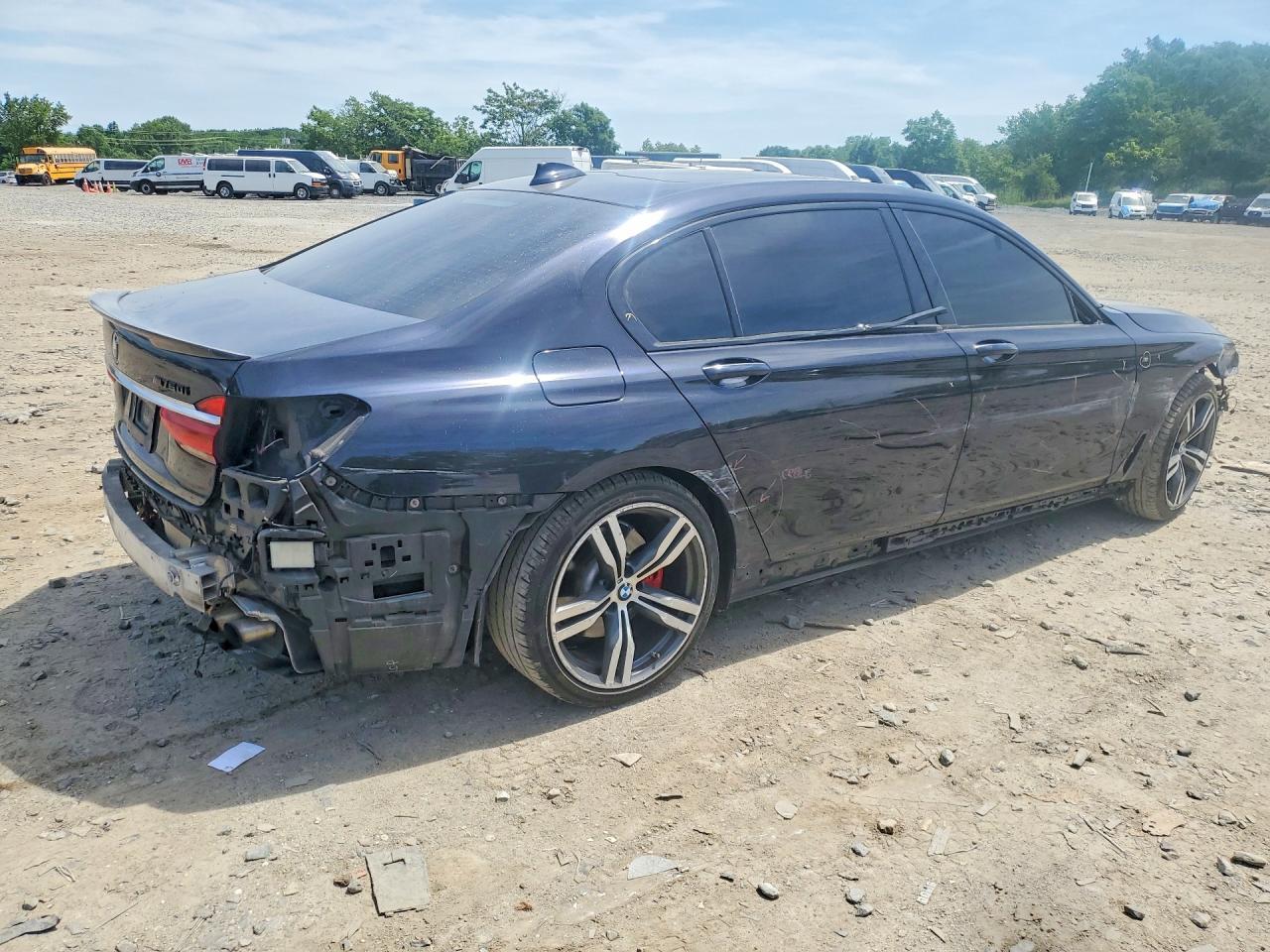 2016 BMW 750 I - zdjęcie 3