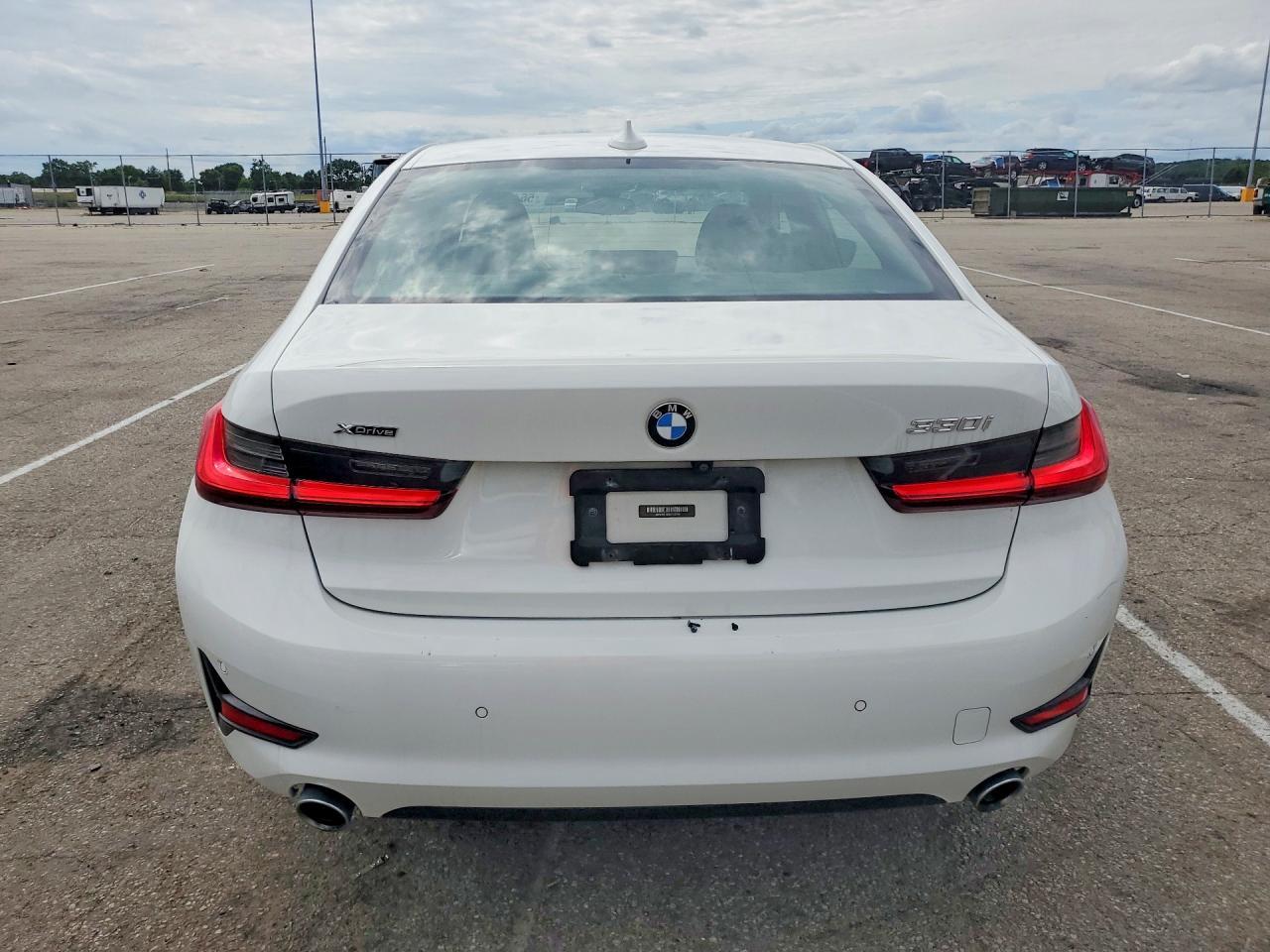 2020 BMW Seria 3 330i - zdjęcie 6