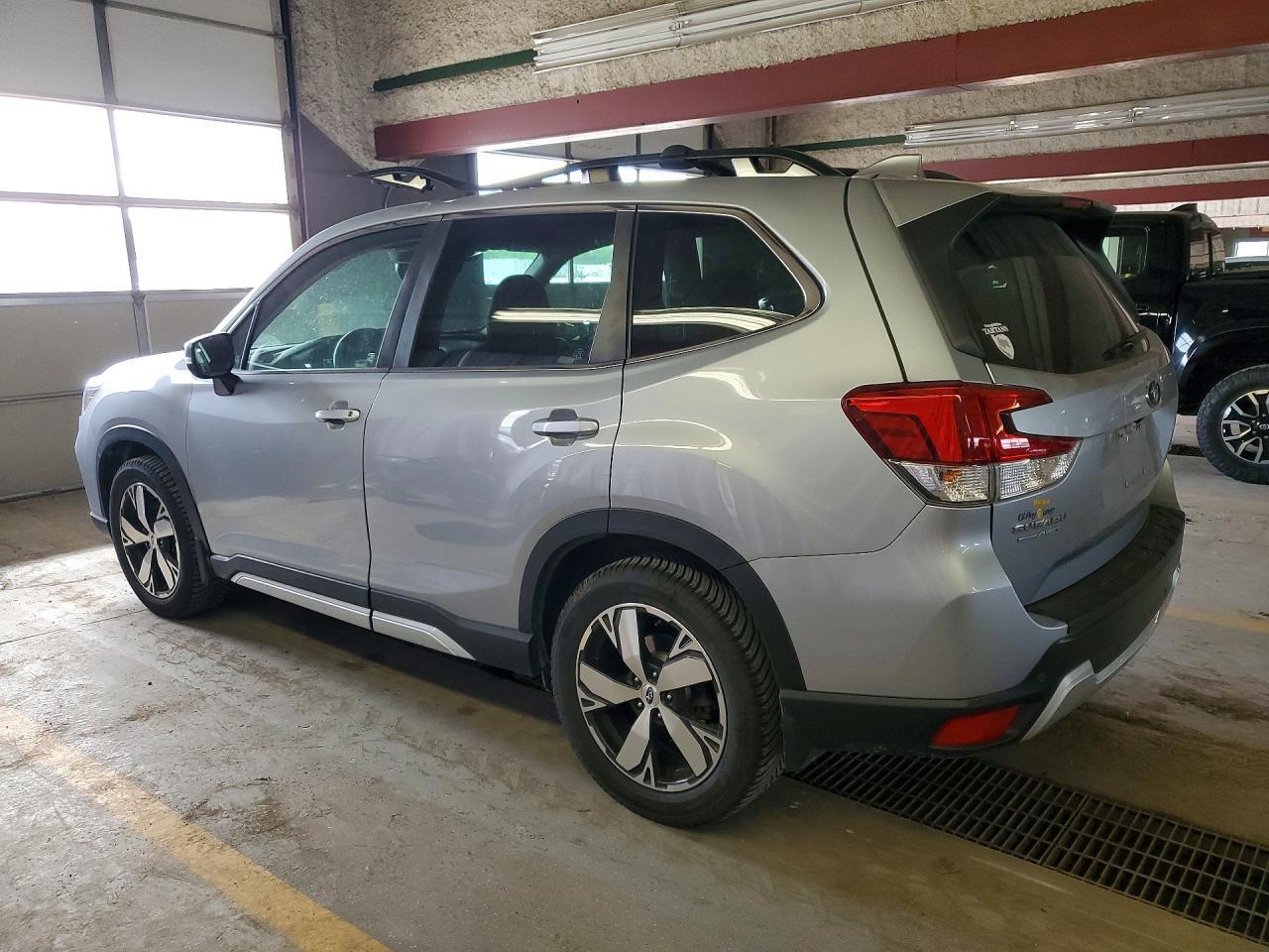 2020 Subaru Forester Touring - zdjęcie 2