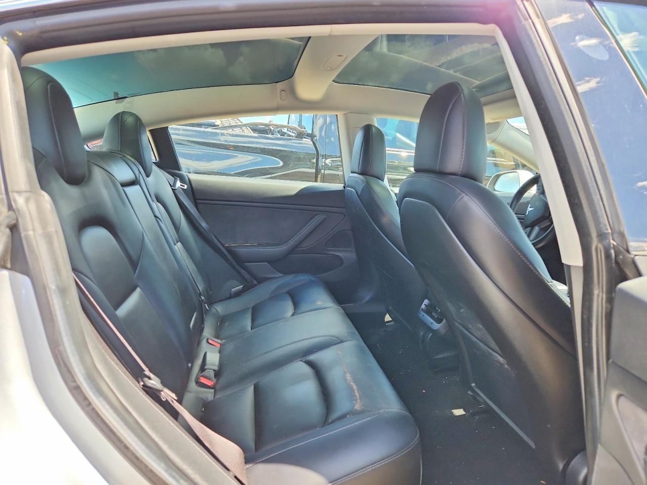 2018 Tesla Model 3 - zdjęcie 10