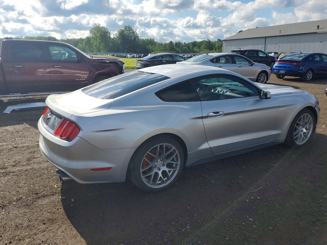 2017 Ford Mustang - zdjęcie 3