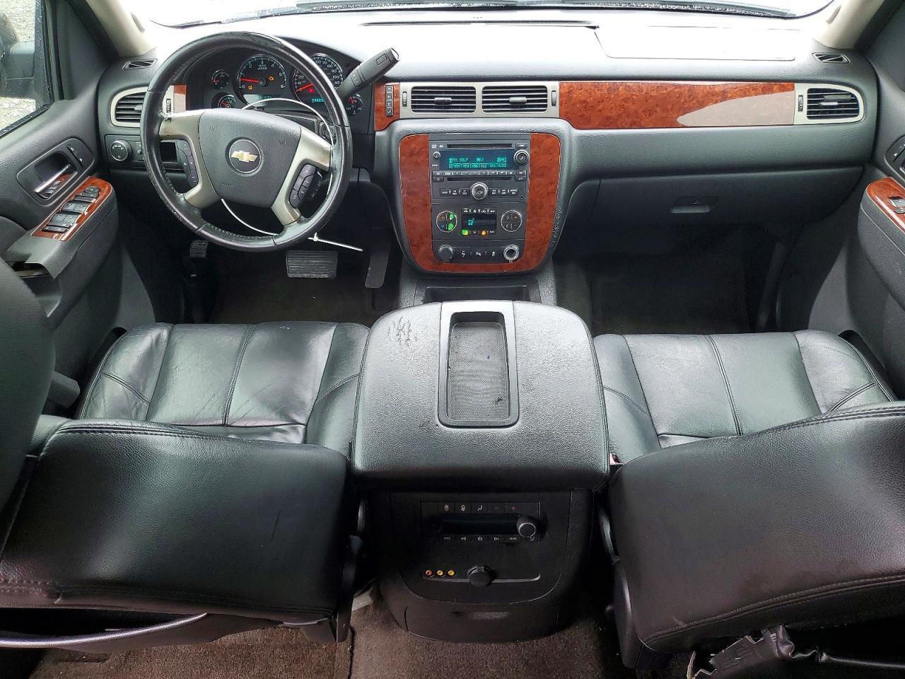 2013 Chevrolet Suburban C1500 Lt - zdjęcie 8