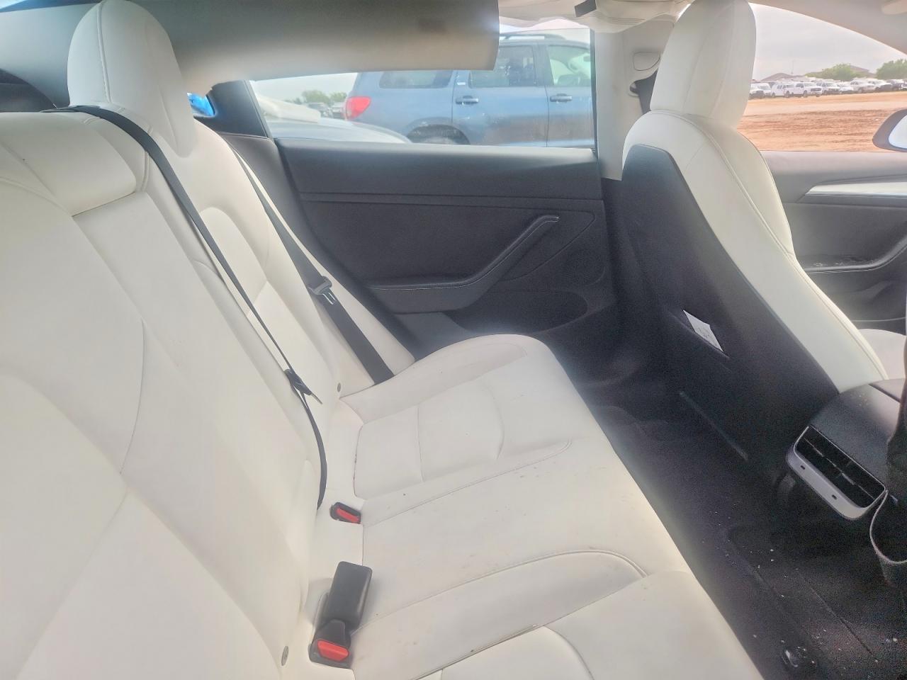 2021 Tesla Model 3 - zdjęcie 10