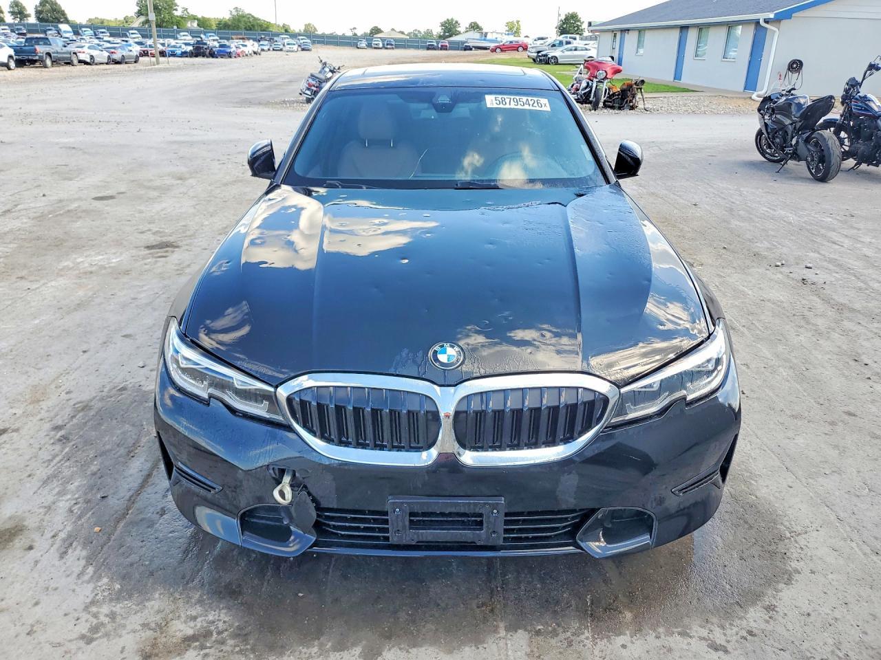 2021 BMW 330Xi - zdjęcie 5