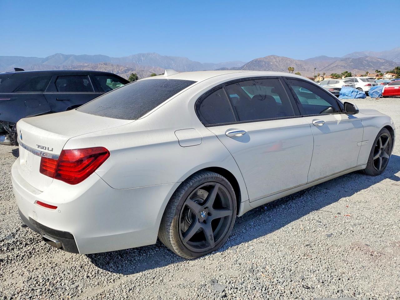 2015 BMW 750 Li - zdjęcie 3