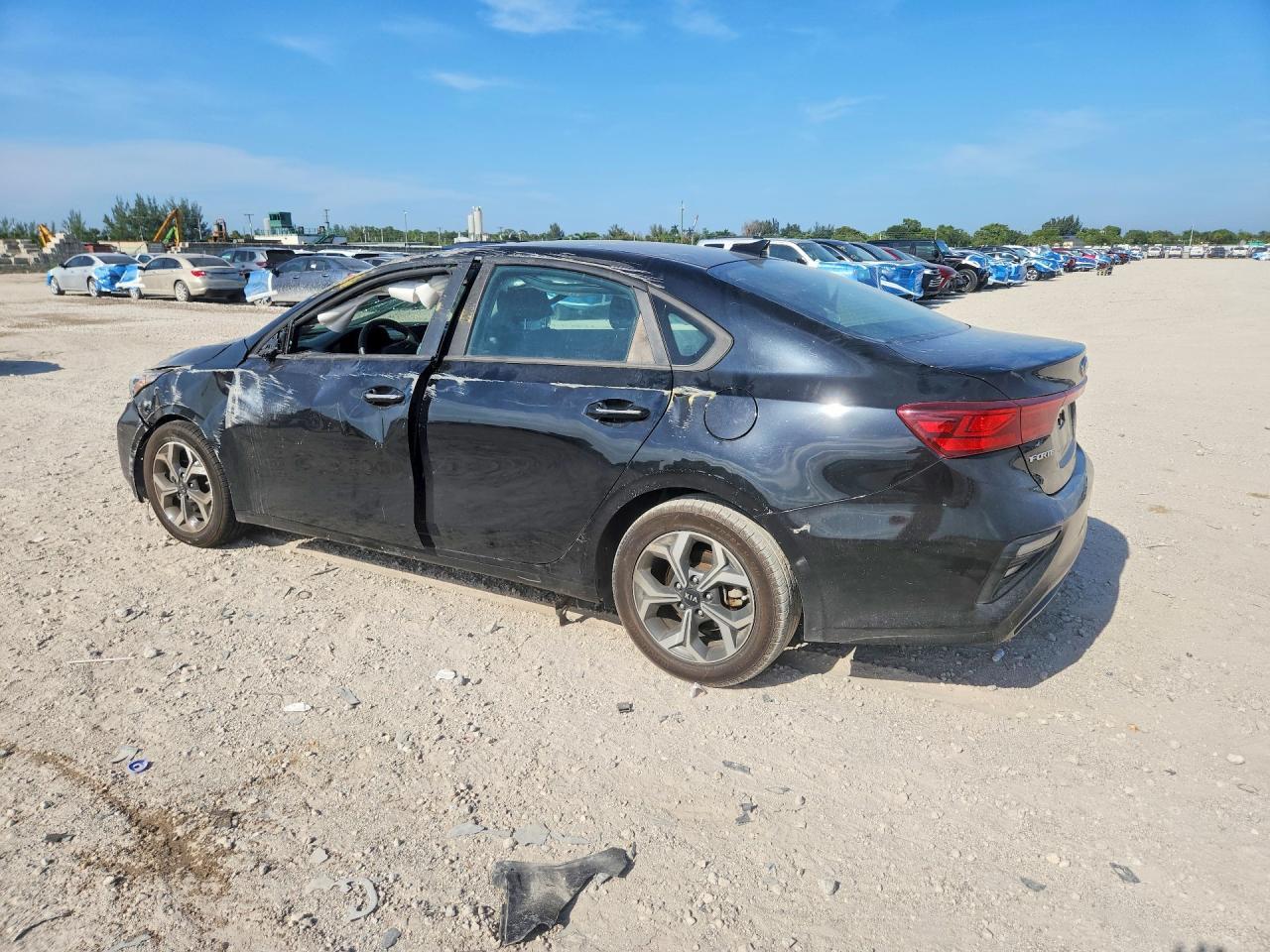 2020 Kia Forte Lxs - zdjęcie 2