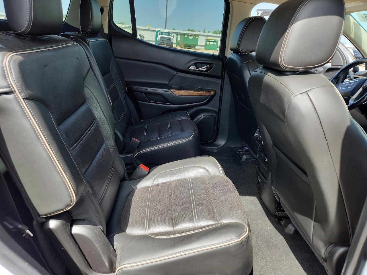 2017 GMC Acadia Denali - zdjęcie 11
