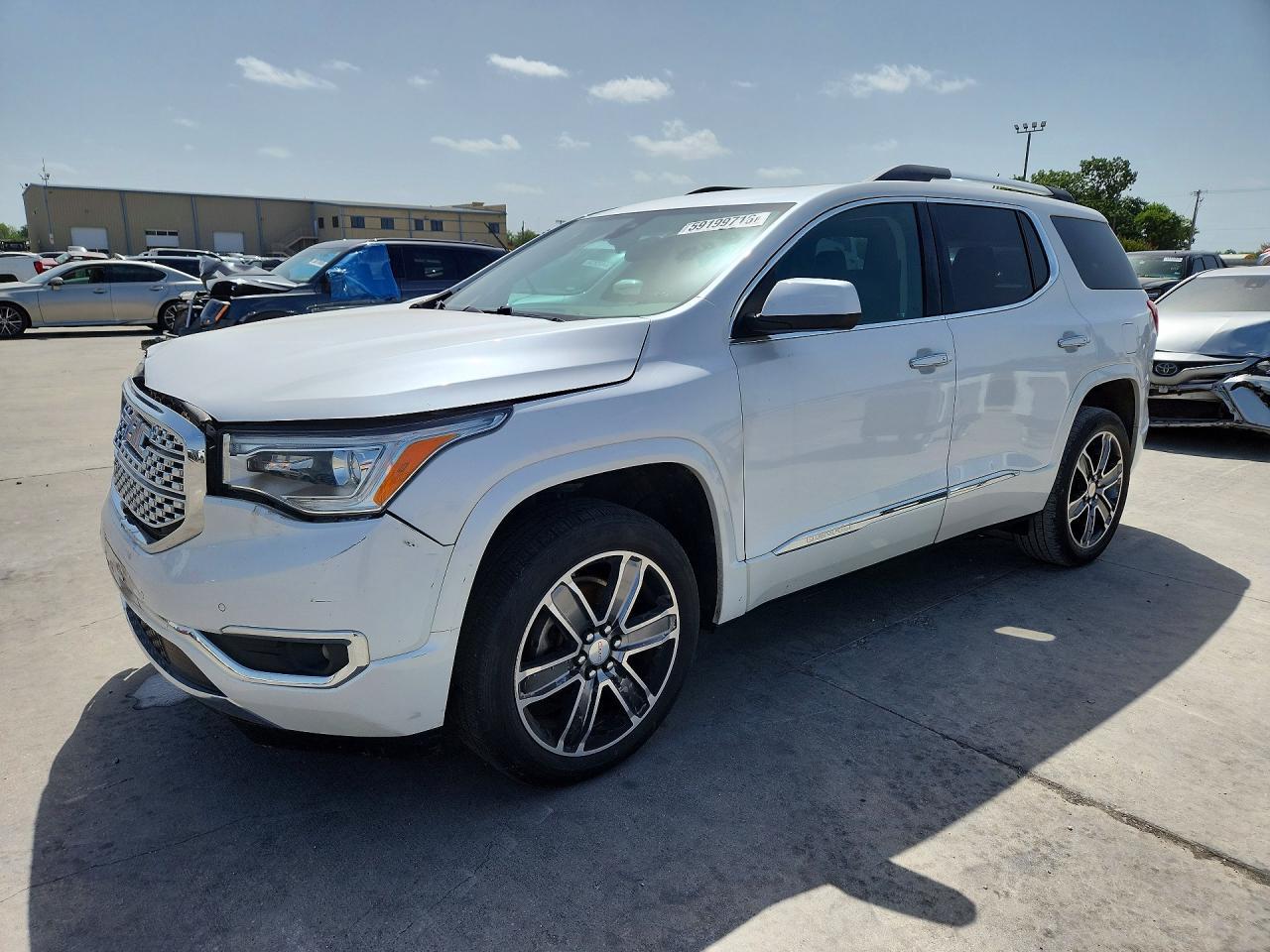 2017 GMC Acadia Denali - zdjęcie główne