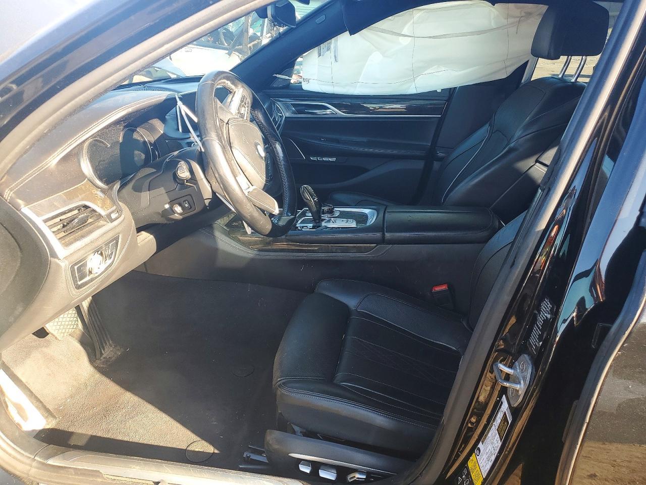 2016 BMW Seria 7 750i - zdjęcie 7