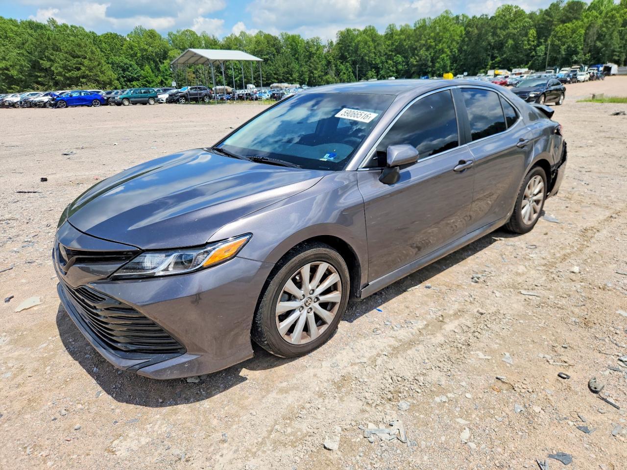 2018 Toyota Camry Le - zdjęcie główne