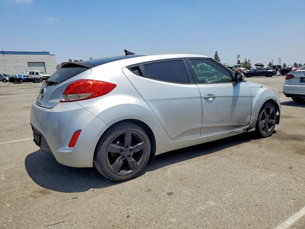 2014 Hyundai Veloster Base - zdjęcie 3