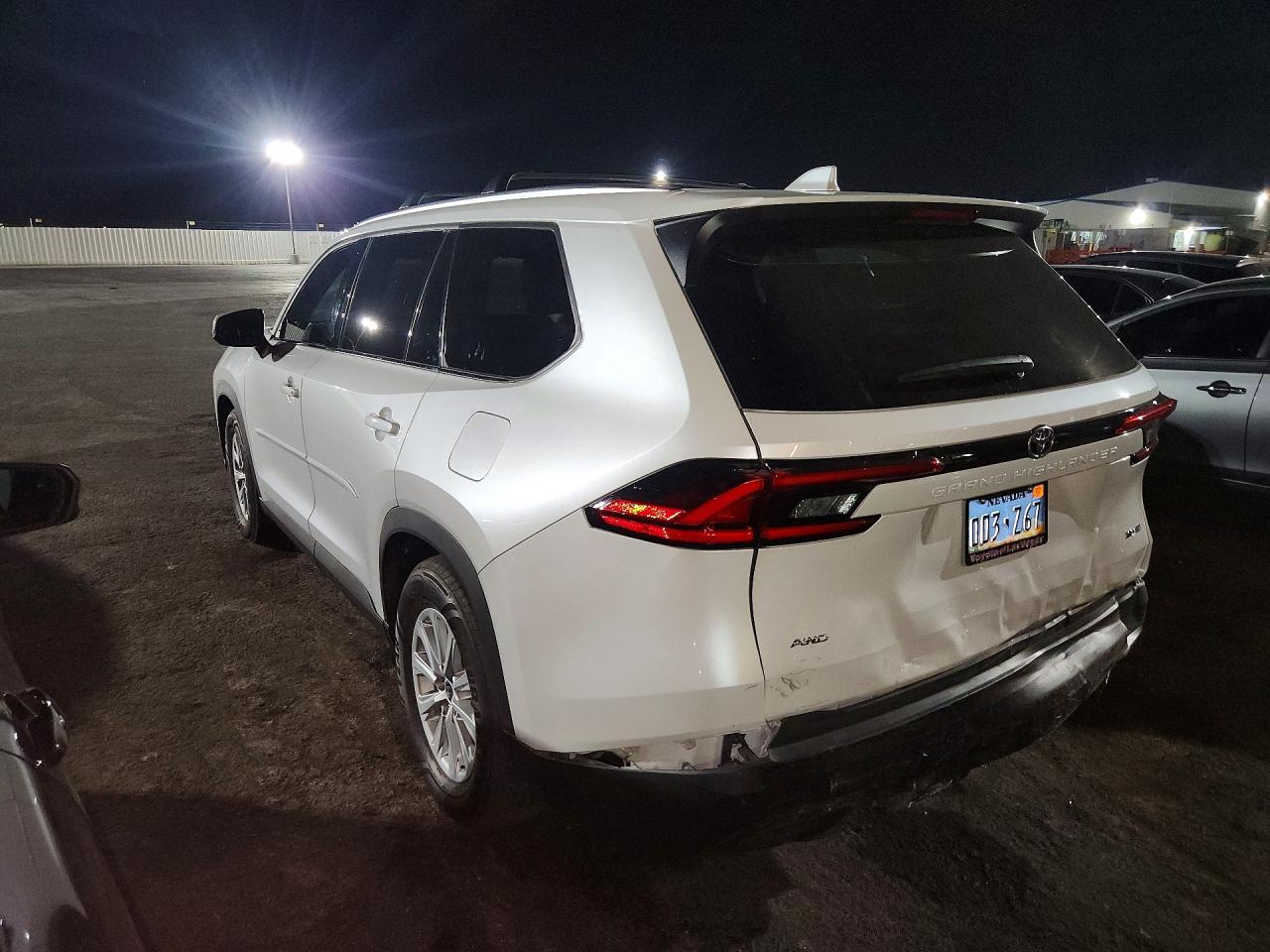 2024 Toyota Grand Highlander Xle - zdjęcie 2