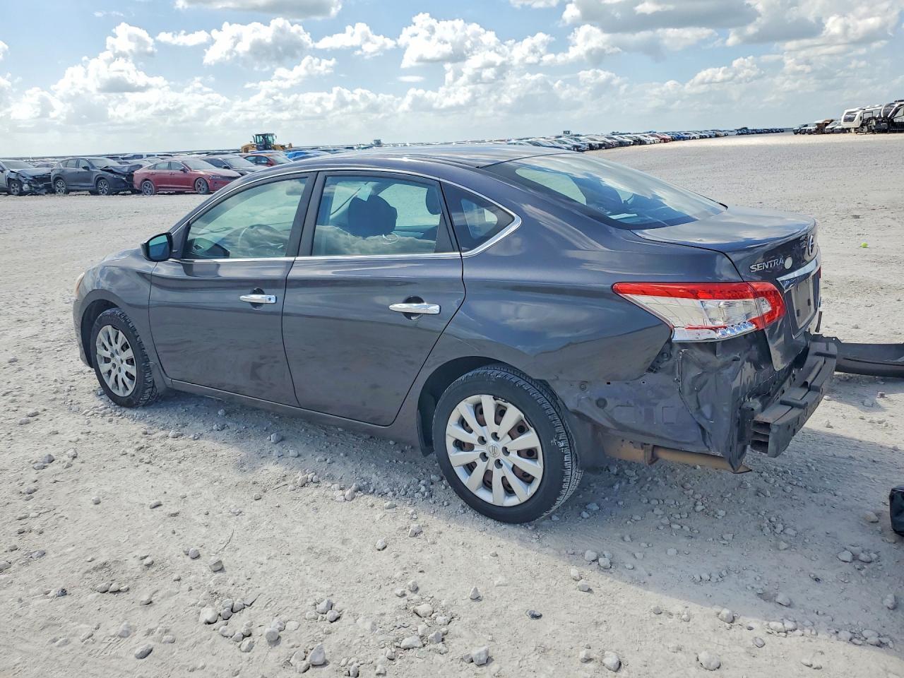 2014 Nissan Sentra S - zdjęcie 2