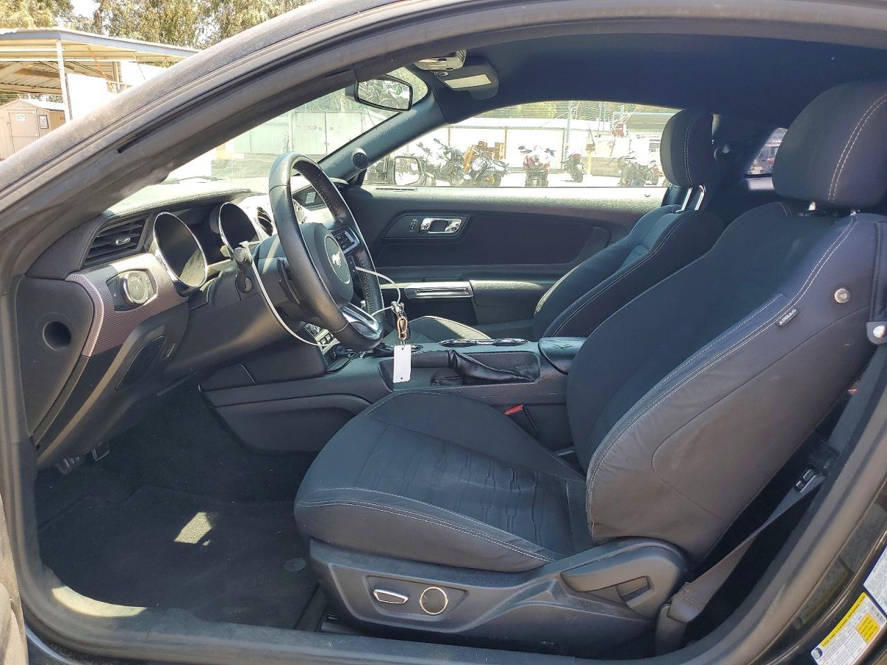 2016 Ford Mustang - zdjęcie 7
