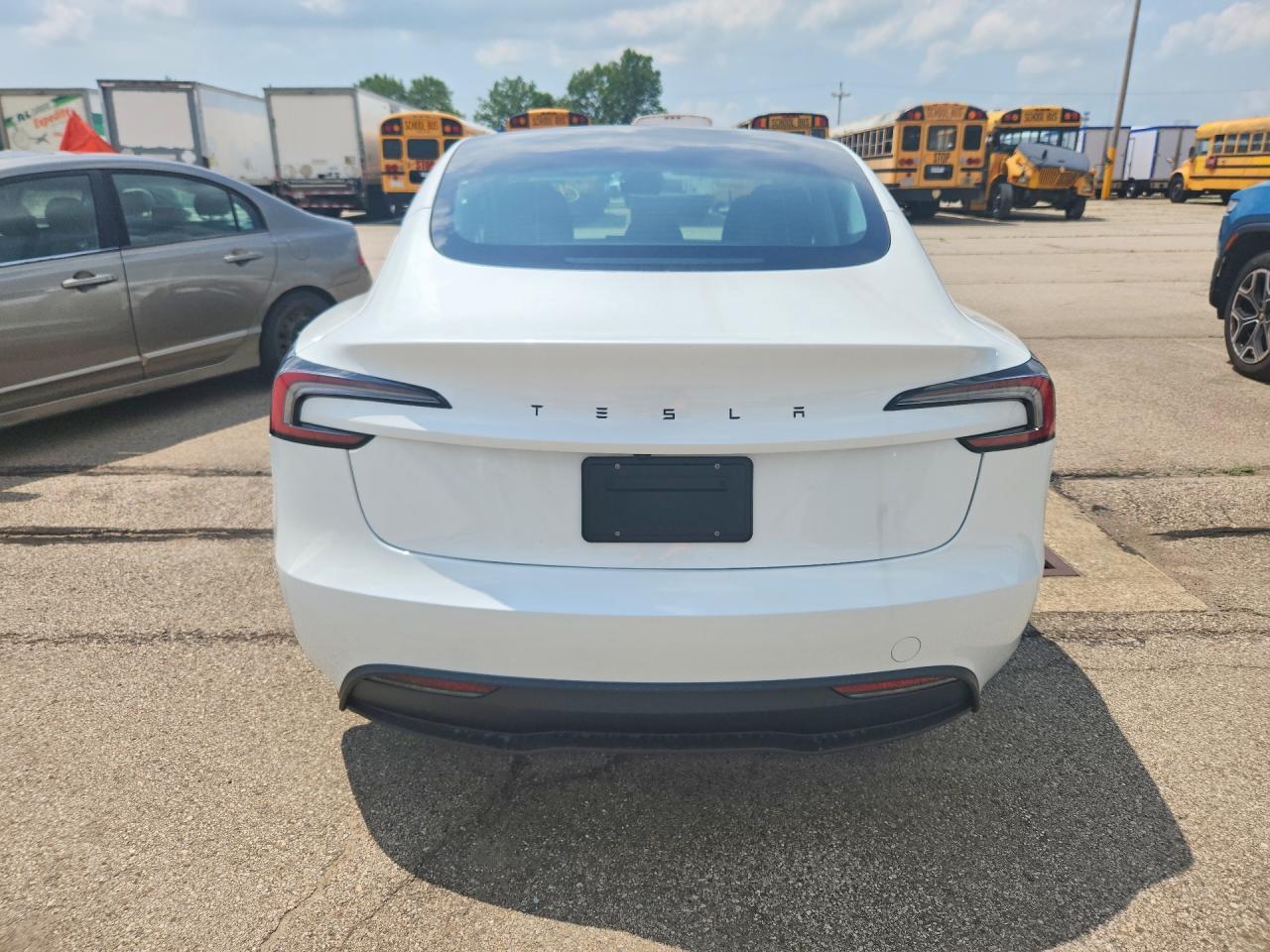 2026 Tesla Model 3 - zdjęcie 6