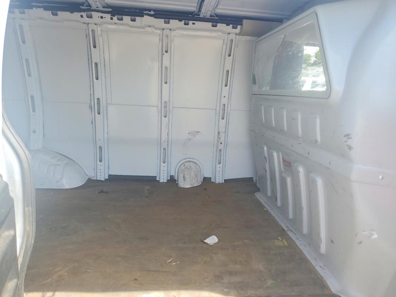2024 Chevrolet Express G2500 - zdjęcie 10