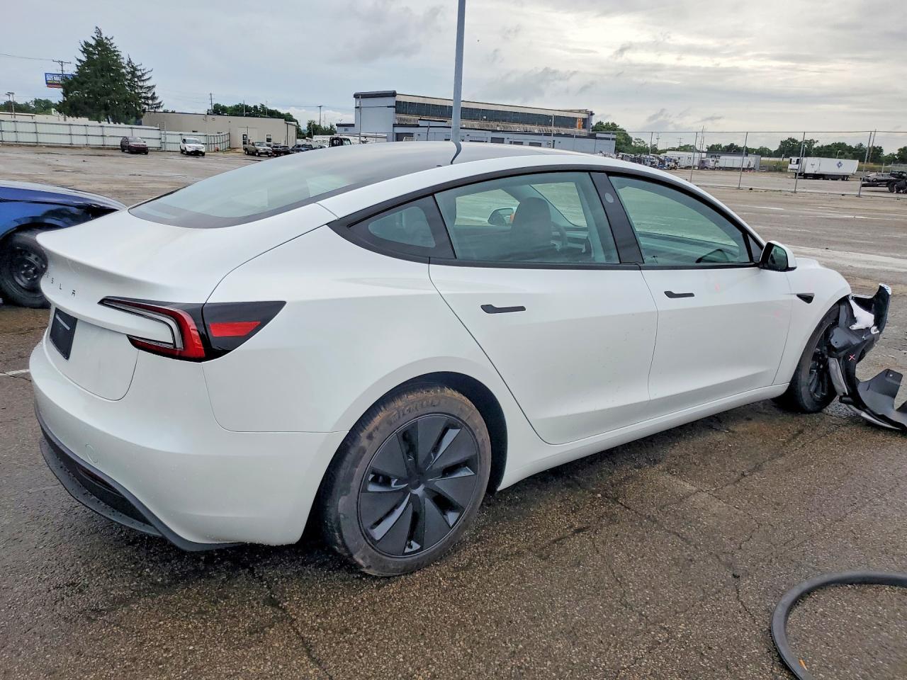 2026 Tesla Model 3 - zdjęcie 3