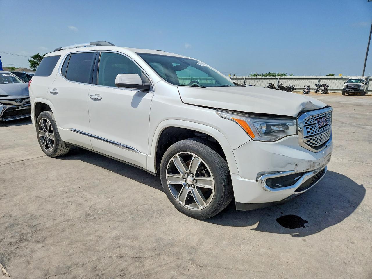 2017 GMC Acadia Denali - zdjęcie 4
