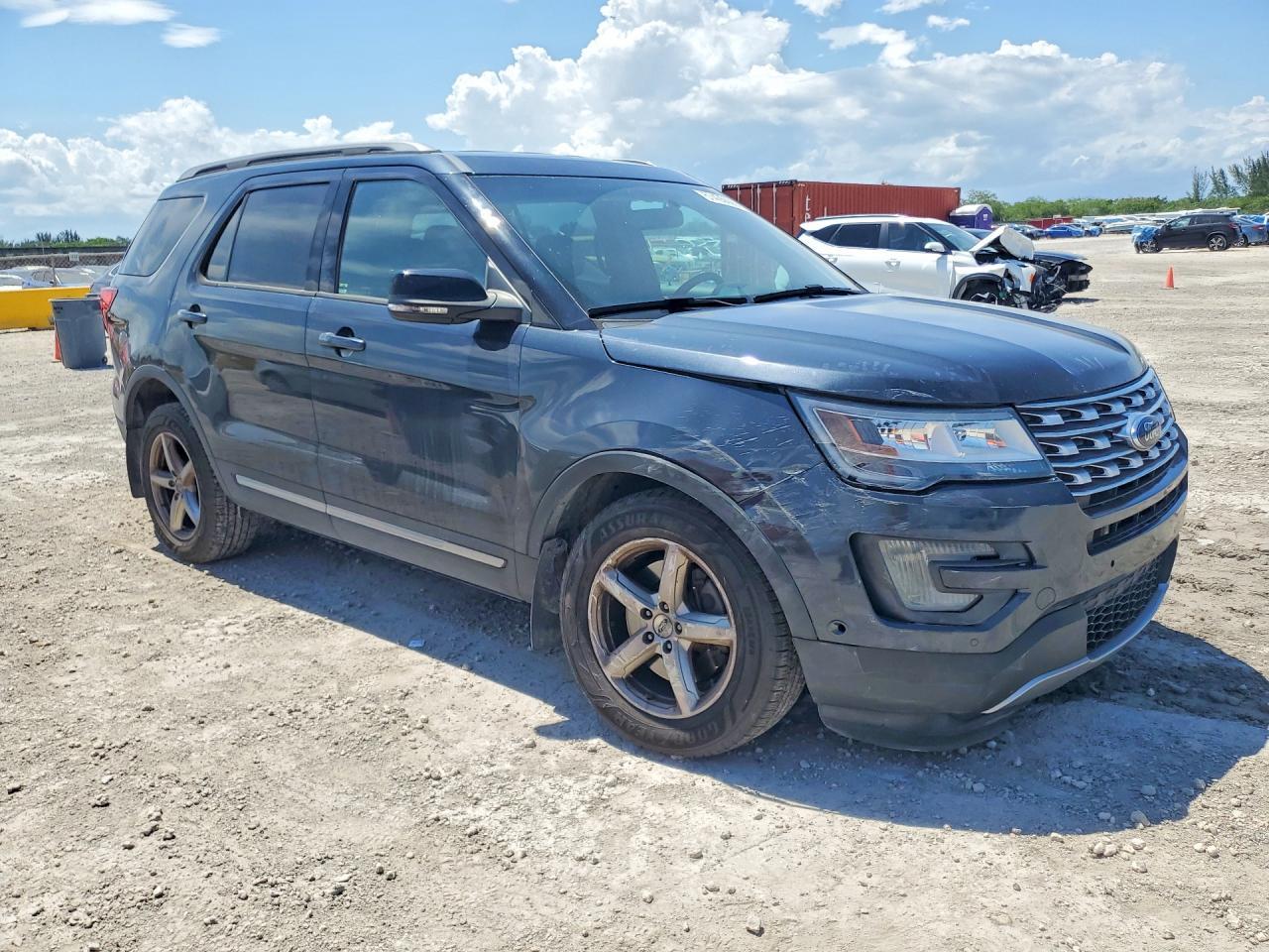 2017 Ford Explorer Xlt - zdjęcie 4