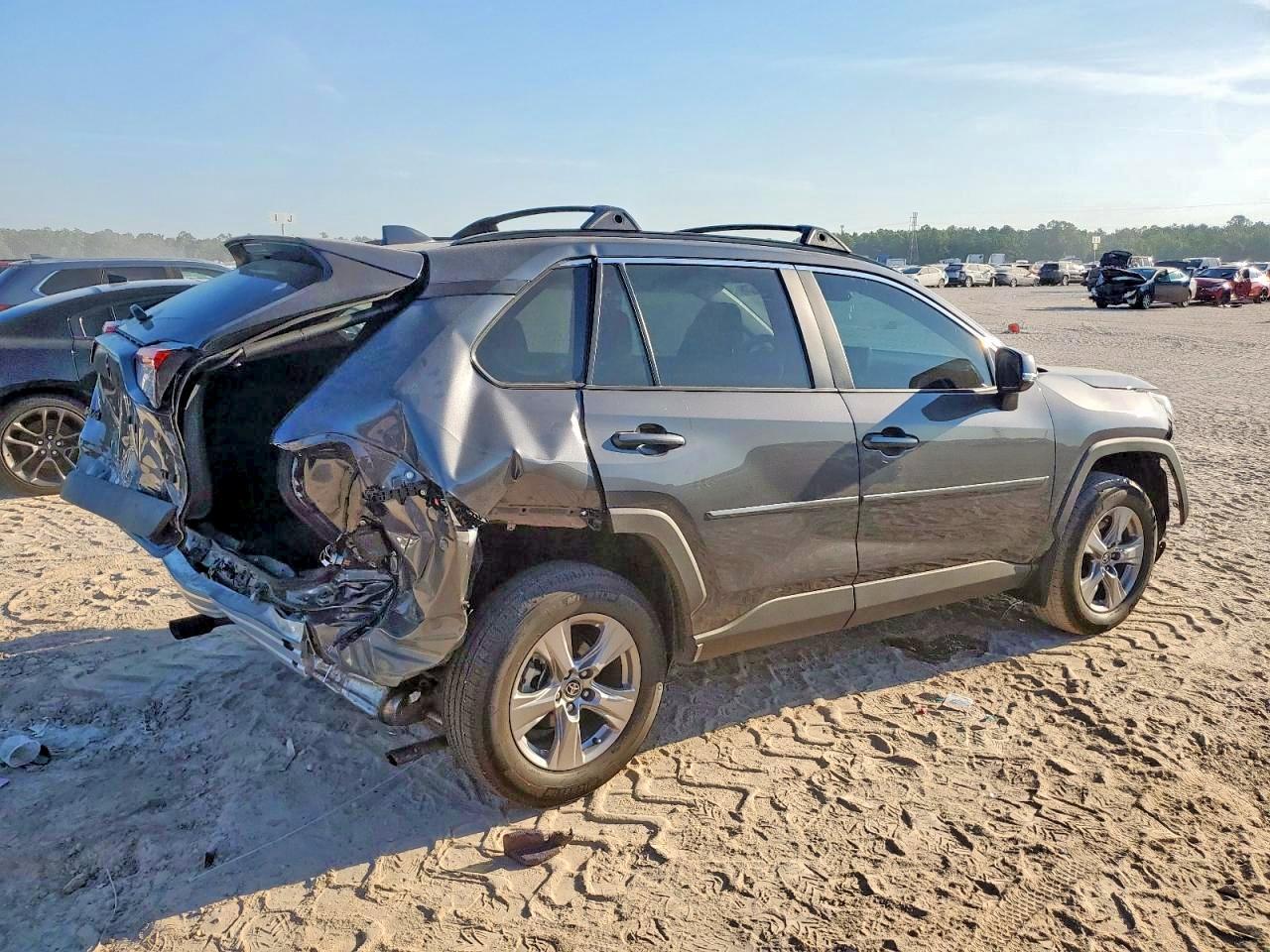 2025 Toyota Rav4 Xle - zdjęcie 3