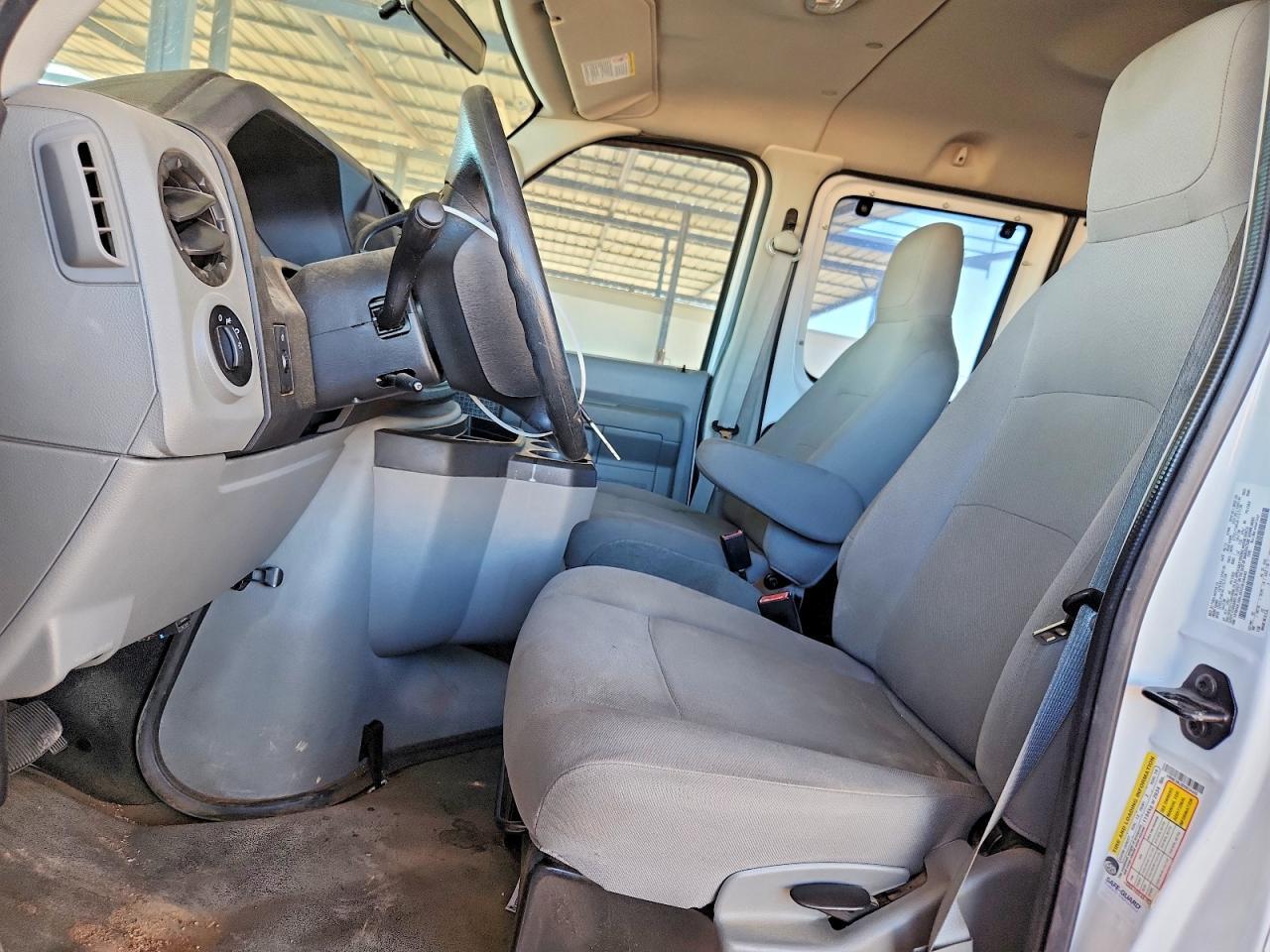 2013 Ford Econoline E350 Super Duty Wagon - zdjęcie 7