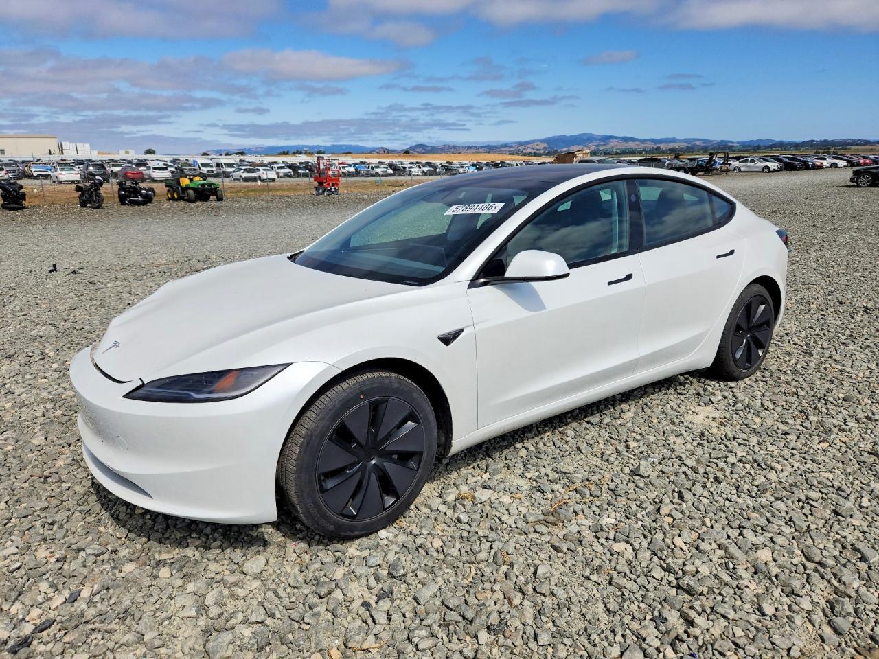 2025 Tesla Model 3 - zdjęcie główne