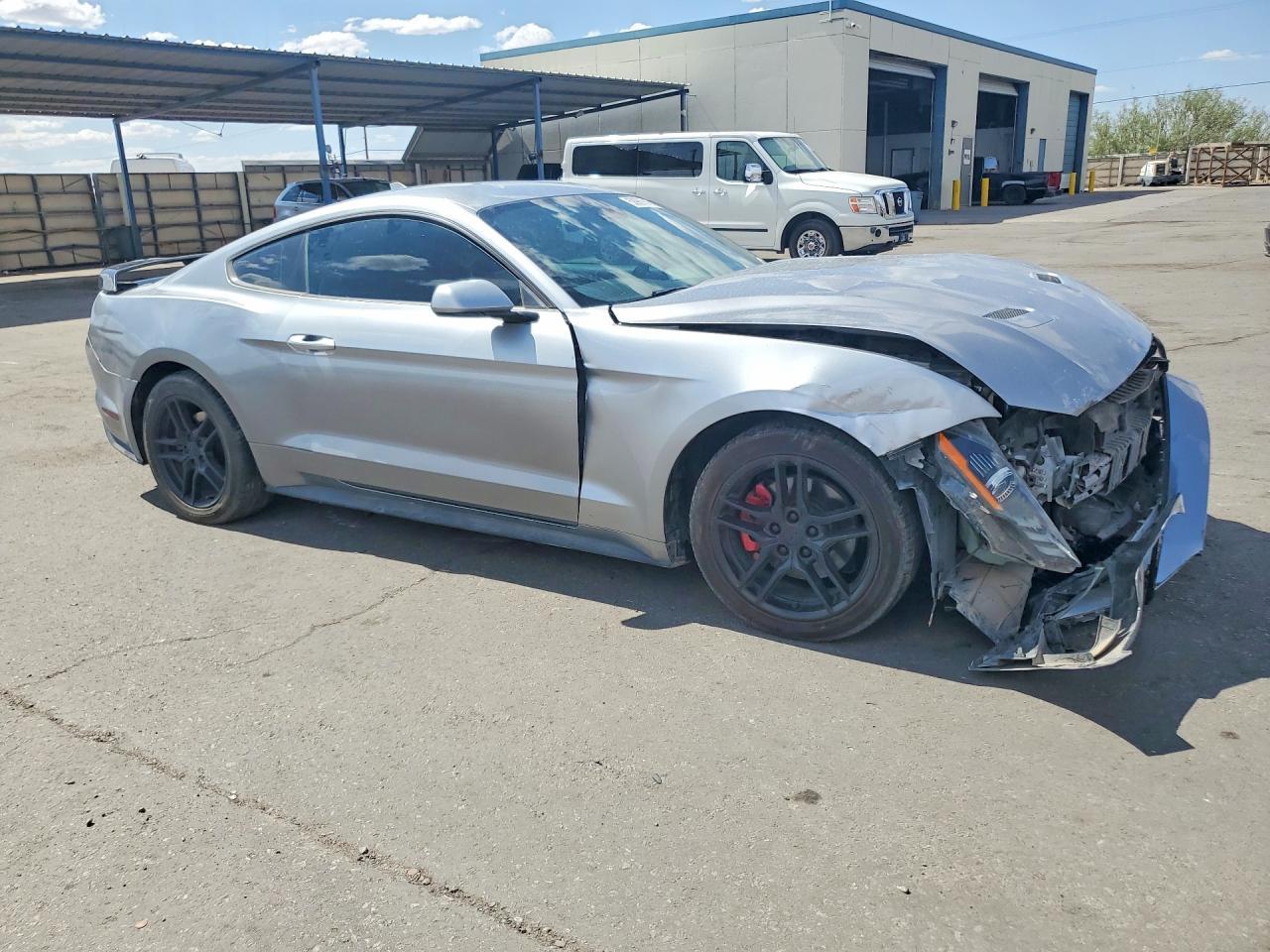 2022 Ford Mustang - zdjęcie 4
