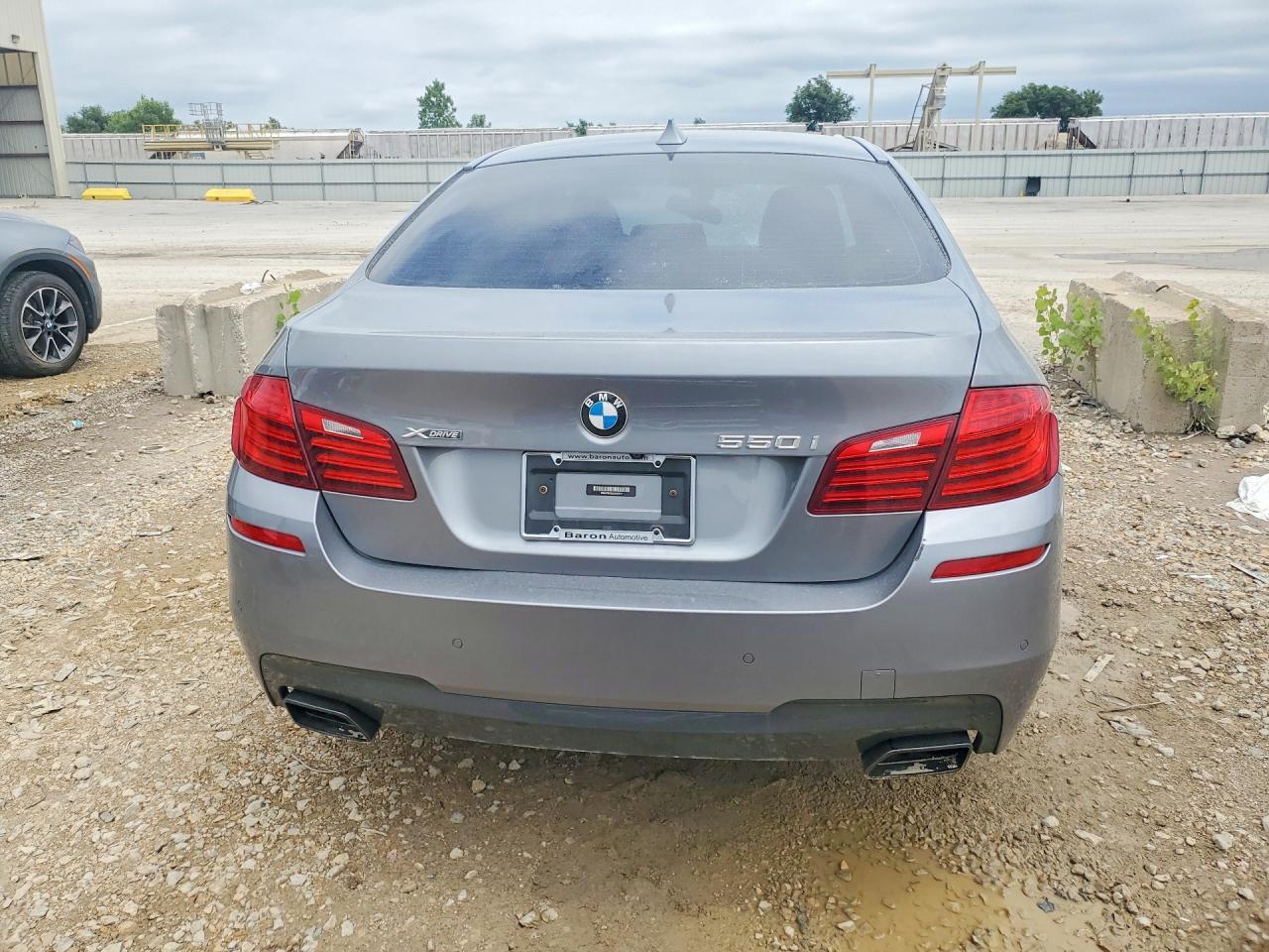 2014 BMW Seria 5 550i - zdjęcie 6