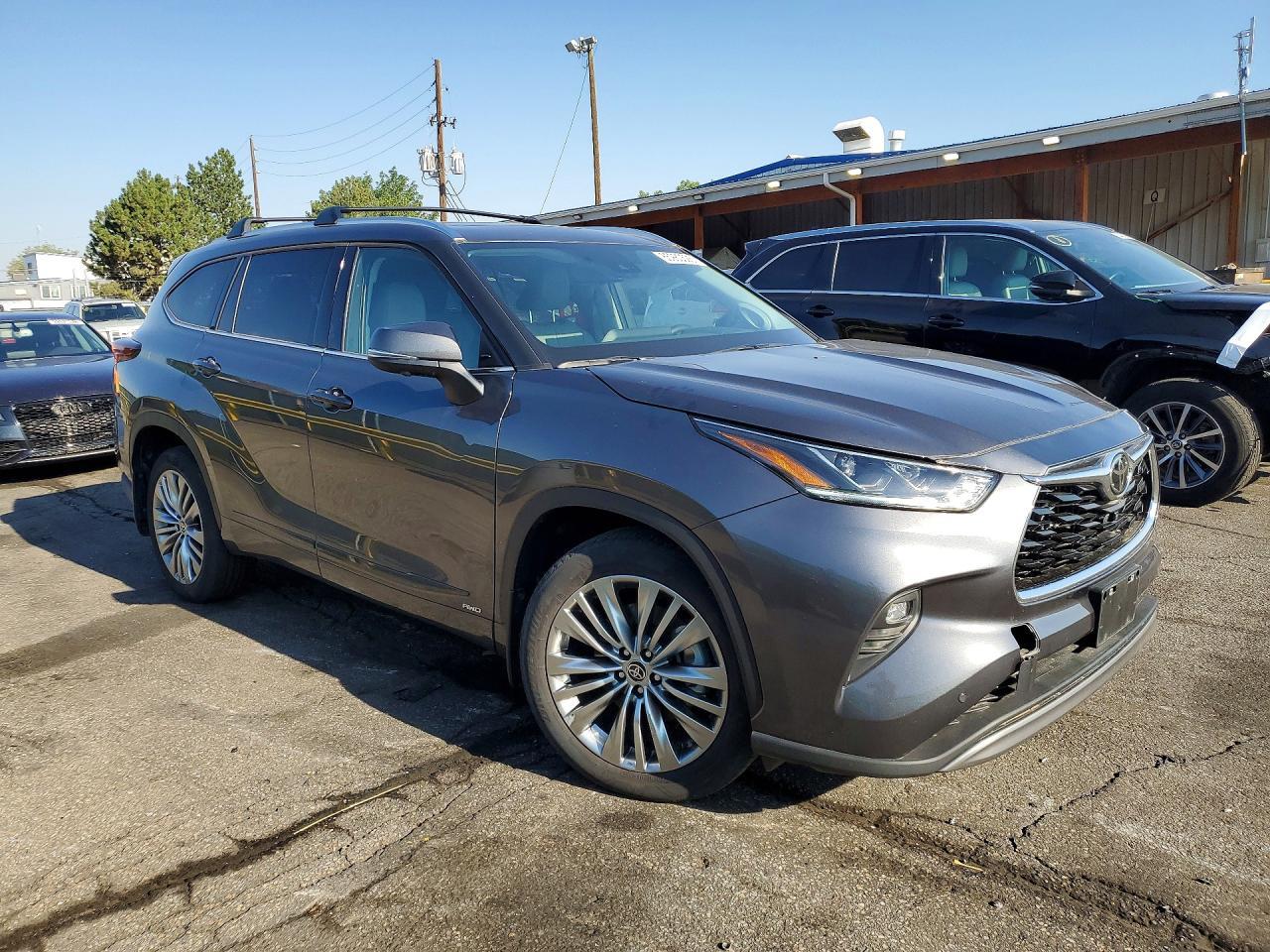 2025 Toyota Highlander Hybrid Platinum - zdjęcie 4
