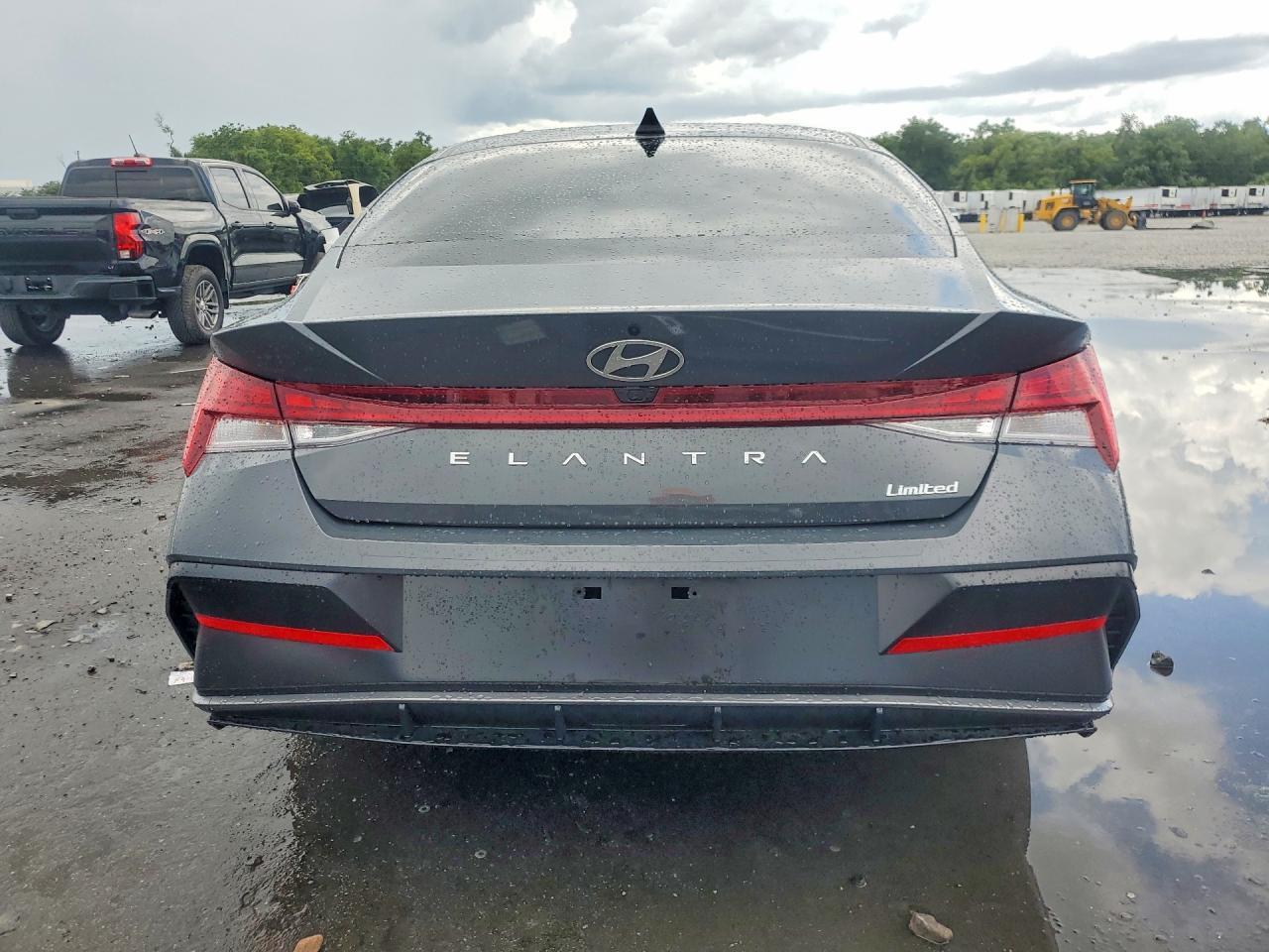 2025 Hyundai Elantra Limited - zdjęcie 6