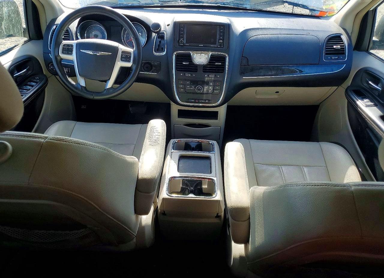 2015 Chrysler Town & Country Touring - zdjęcie 8