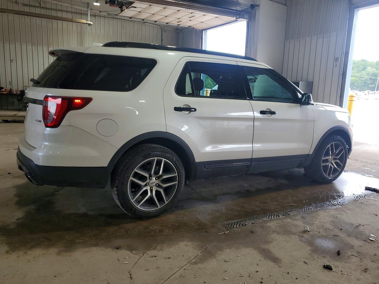 2017 Ford Explorer Sport - zdjęcie 3