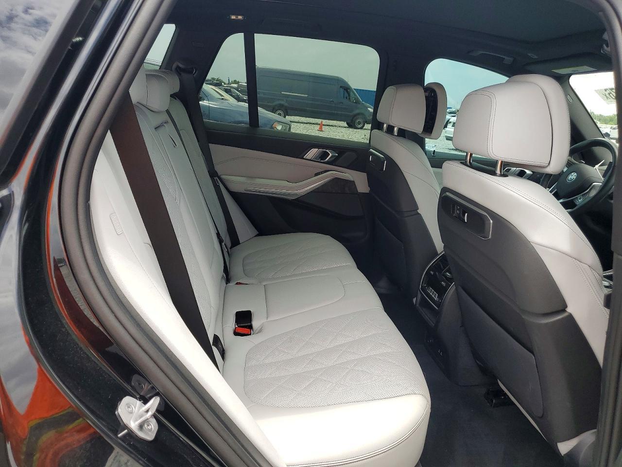 2025 BMW X5 xDrive50E - zdjęcie 10