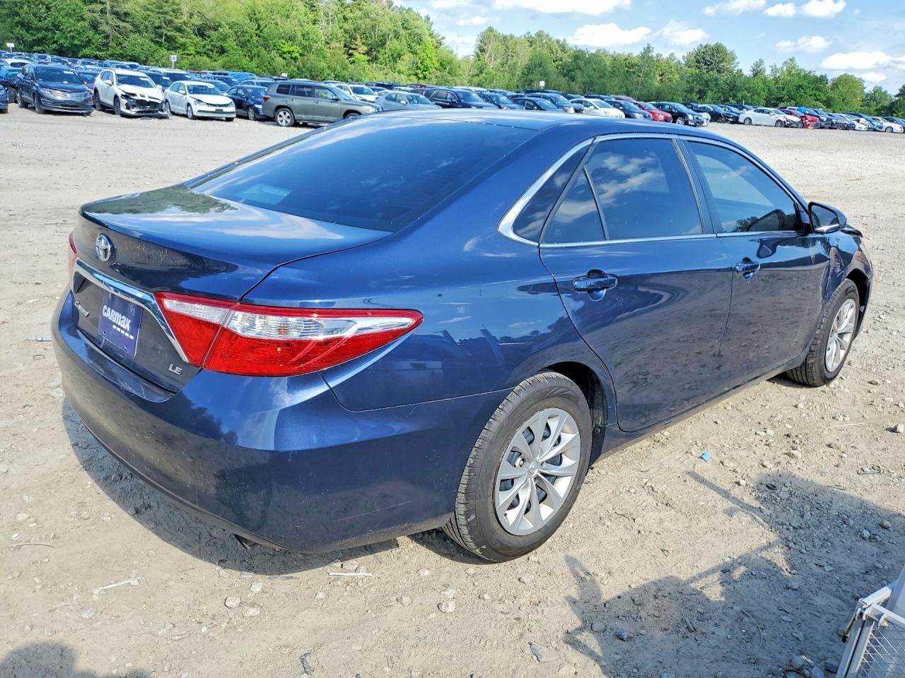 2017 Toyota Camry Le - zdjęcie 3