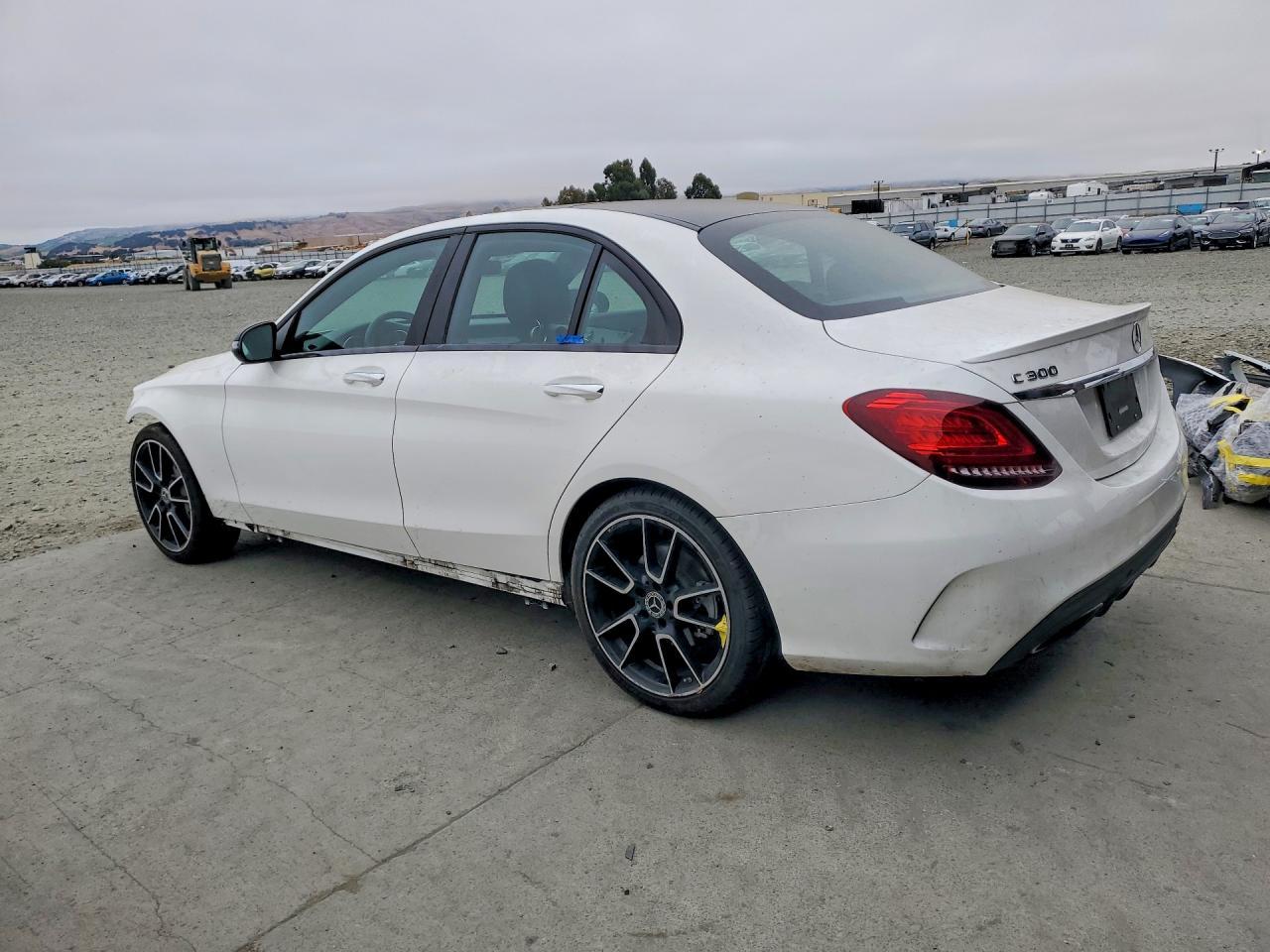 2019 Mercedes-Benz C 300 - zdjęcie 2