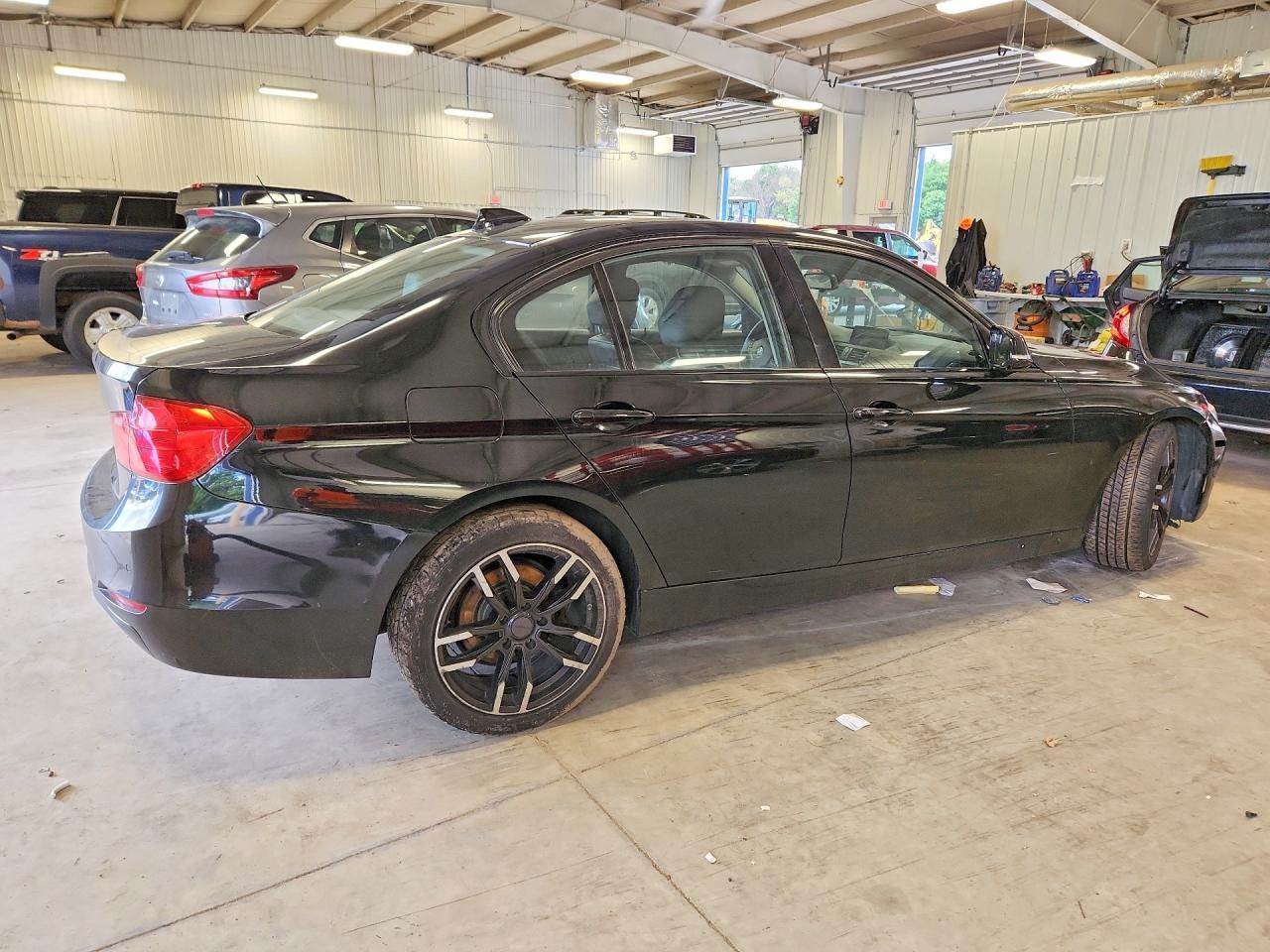 2015 BMW 320 I - zdjęcie 3