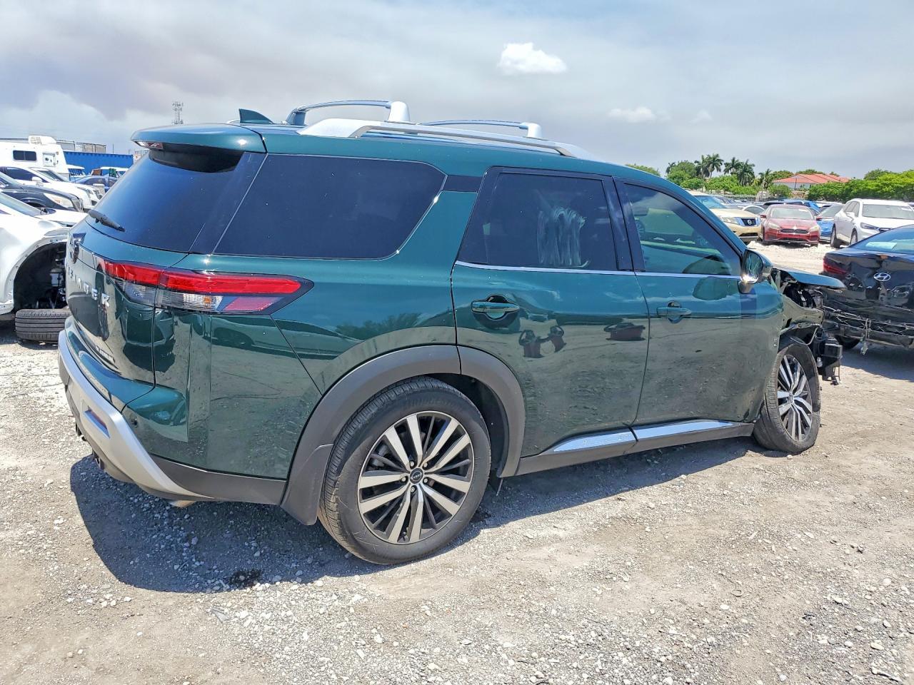 2025 Nissan Pathfinder Platinum - zdjęcie 3