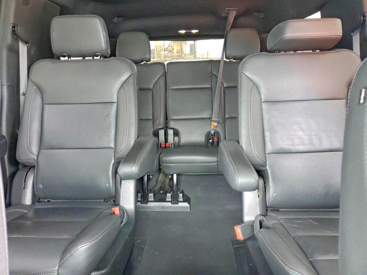 2022 Chevrolet Suburban C1500 Lt - zdjęcie 10