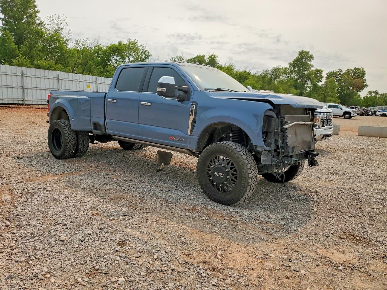 2023 Ford F350 Super Duty - zdjęcie 4