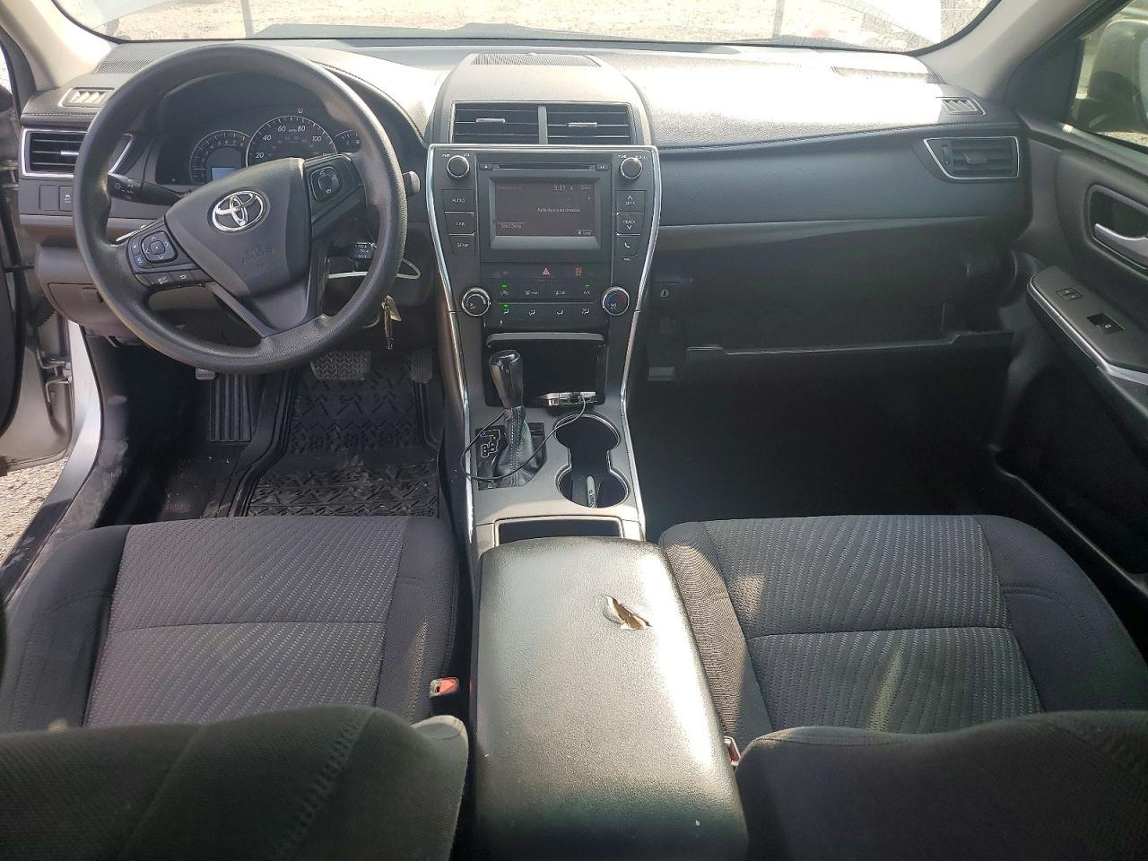 2015 Toyota Camry Le - zdjęcie 8