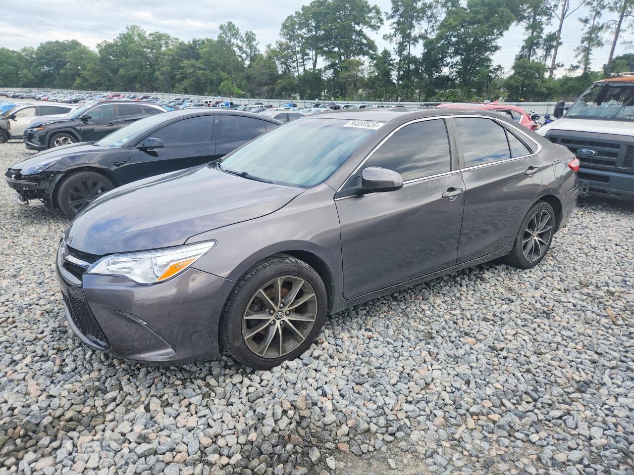 2017 Toyota Camry Xse - zdjęcie główne
