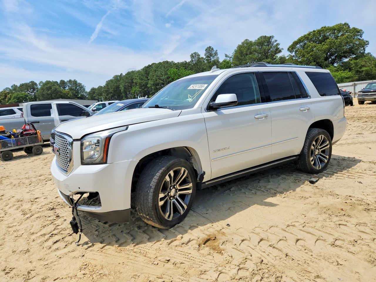 2016 GMC Yukon - zdjęcie główne