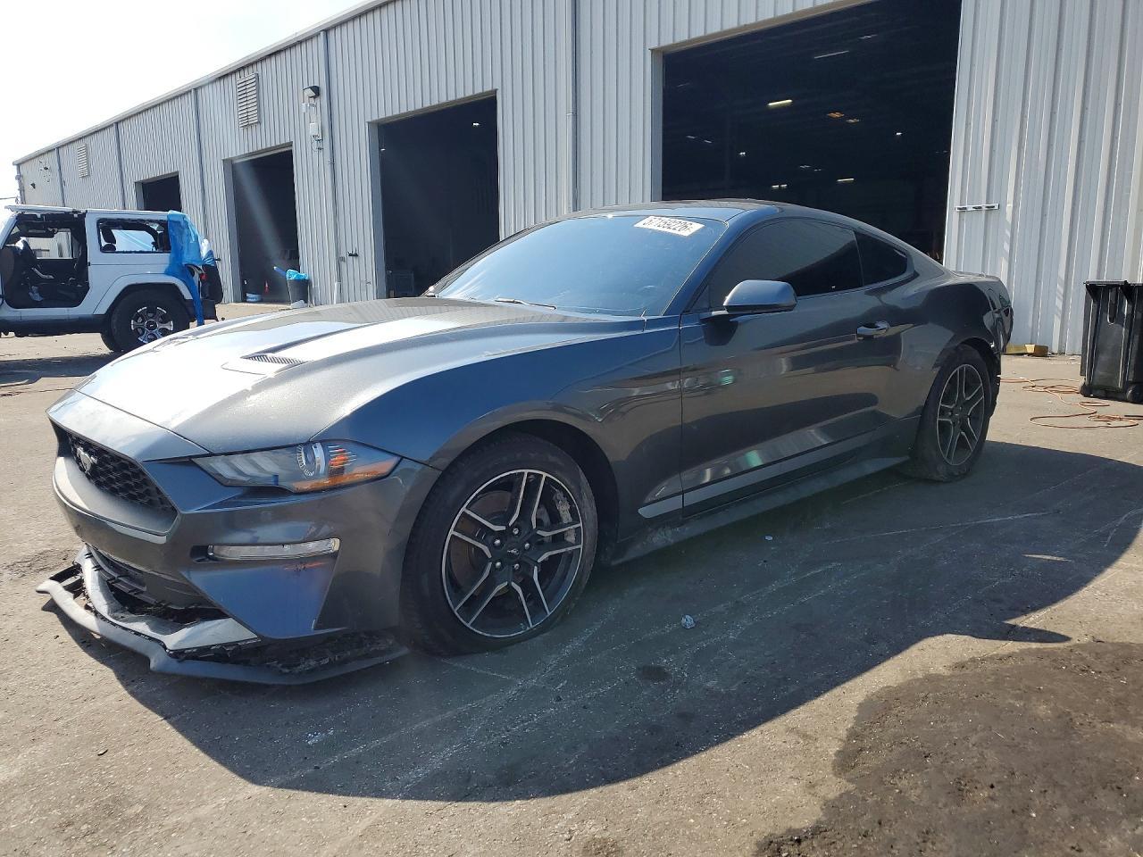 2020 Ford Mustang - zdjęcie główne